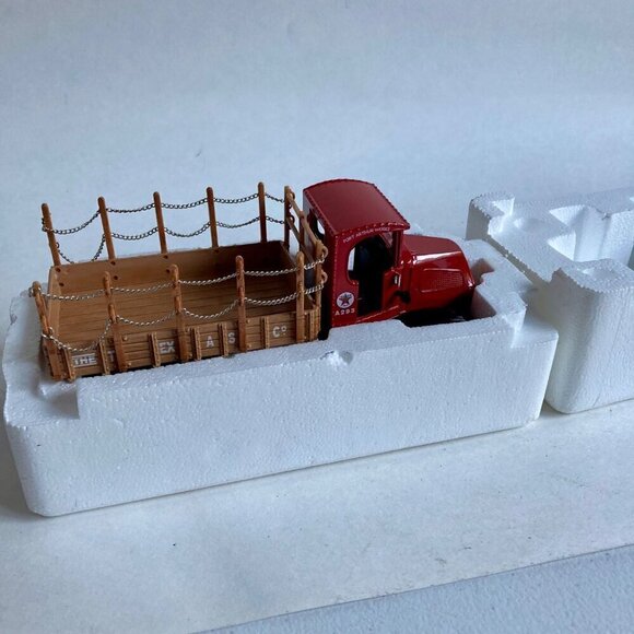 Vintage Ertl Texaco 1918 Mack AC Bulldog Flatbed Truck Diecast Coin Bank w/ KEY! - Picture 10 of 10